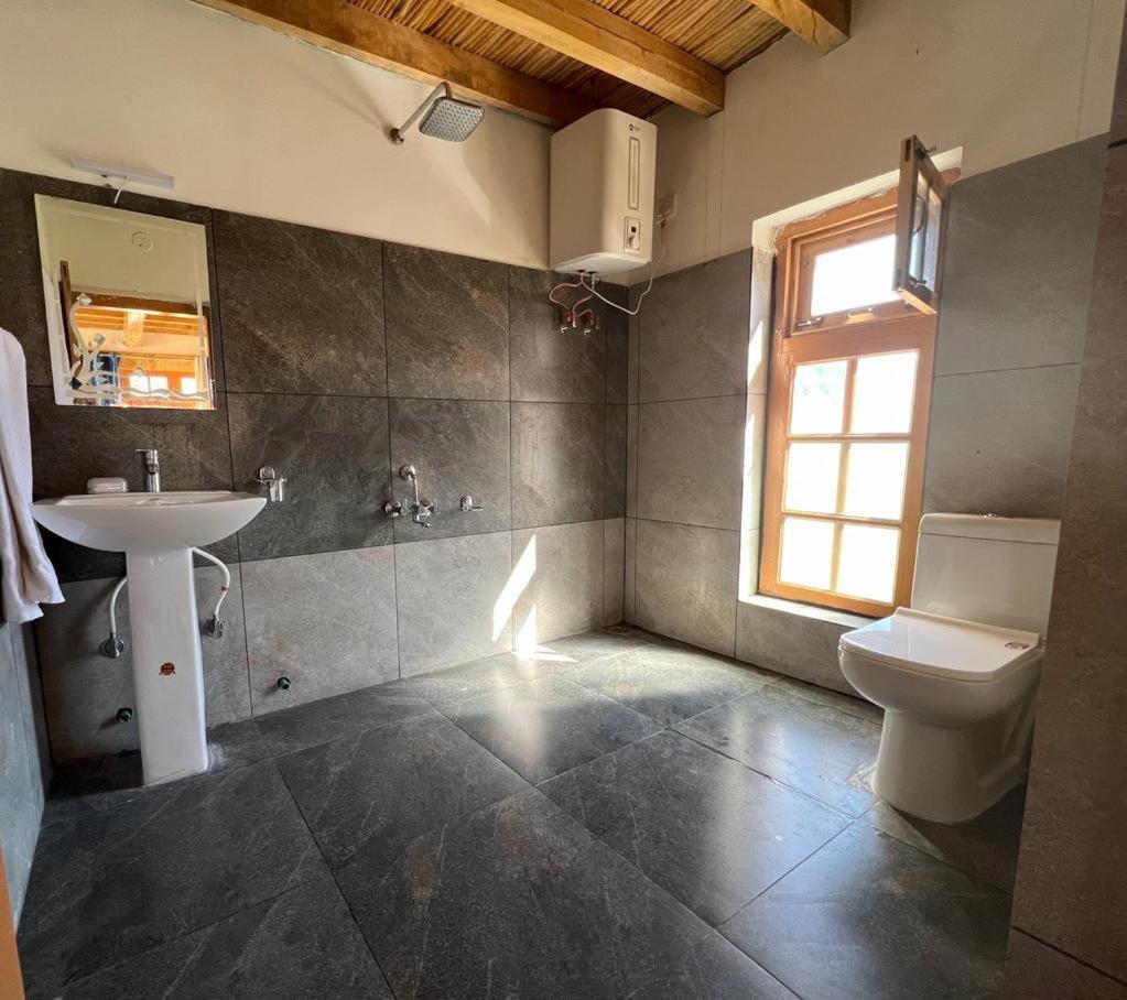 Guru View Home Stay Padam Eksteriør bilde